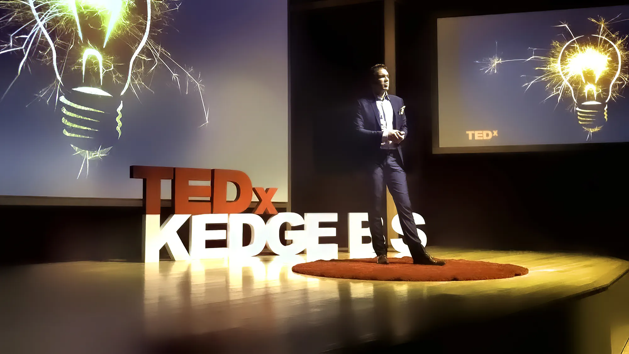 Karl Lillrud on the TEDxKedgeBS stage